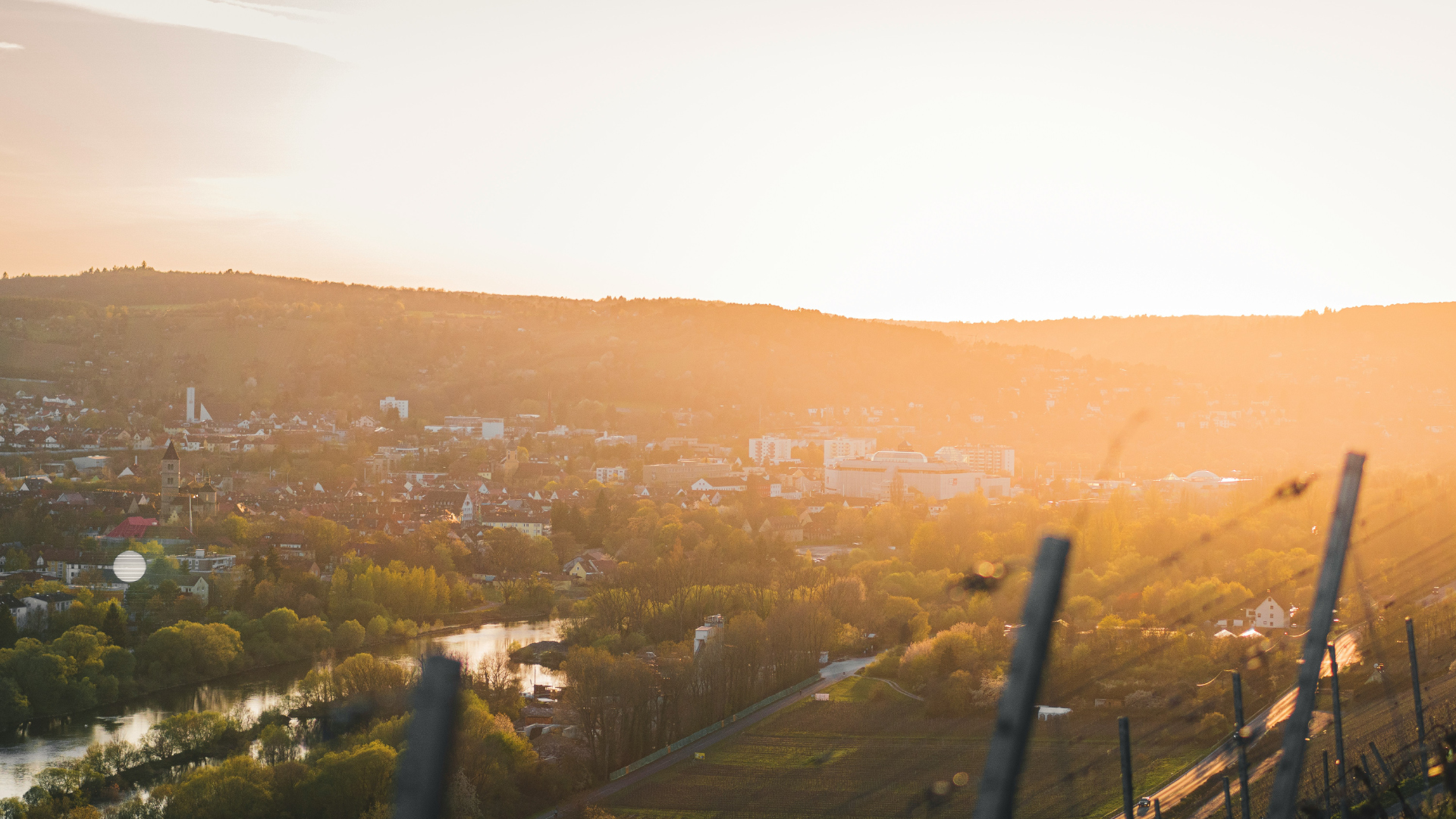 Würzburg Heidingsfeld von den Weinbergen aus aufgenommen.